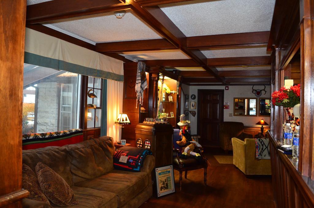 Hotel Matterhorn Tower Eureka Springs